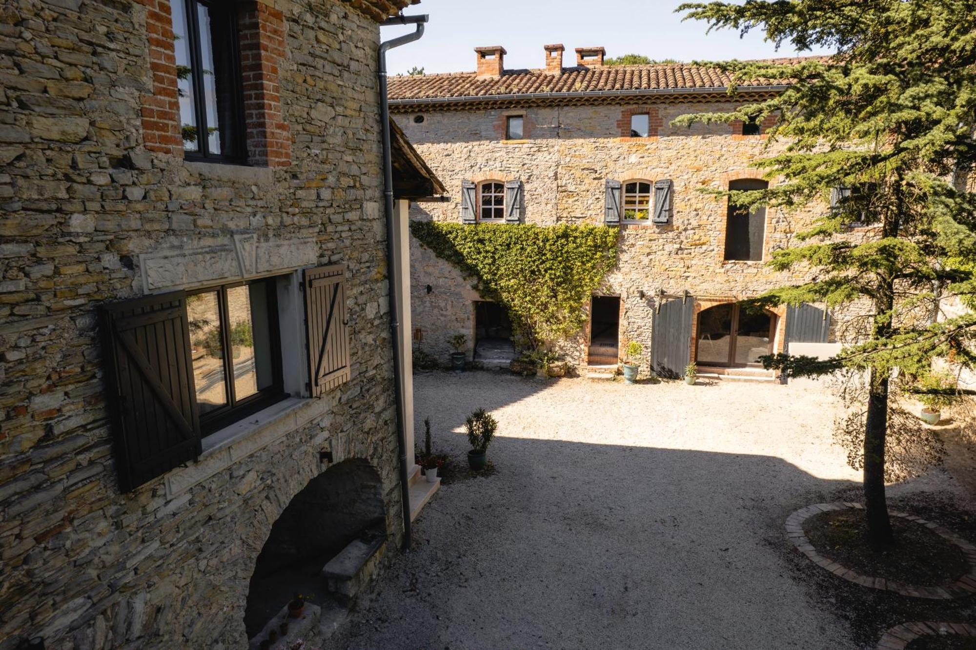Les Terres Aoyama 호텔 Saint Julien Les Rosiers 외부 사진